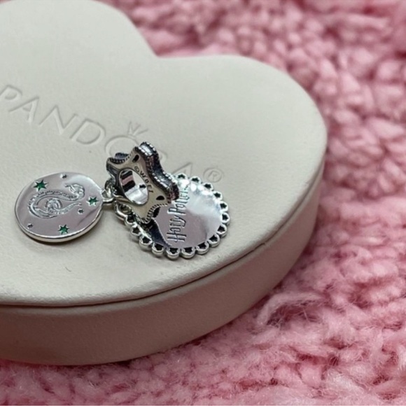 Harry Potter - Slytherin House Pandora Charm - Picture 10 of 15